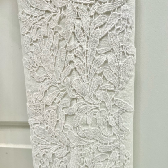 Lilly Pulitzer EUC Embroidered White Pants/Jeans Sz 4 - Picture 4 of 9